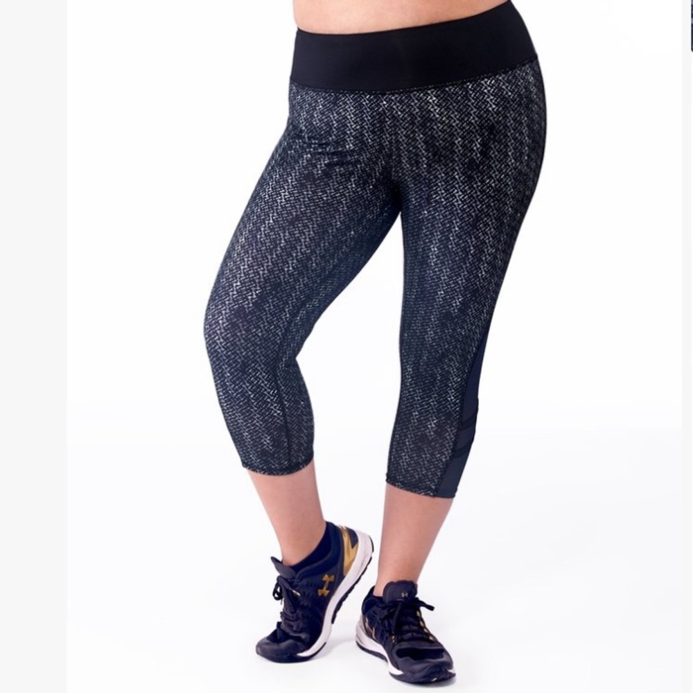NWT! Activewear Leggings! Mesh Detail! Size 14/16